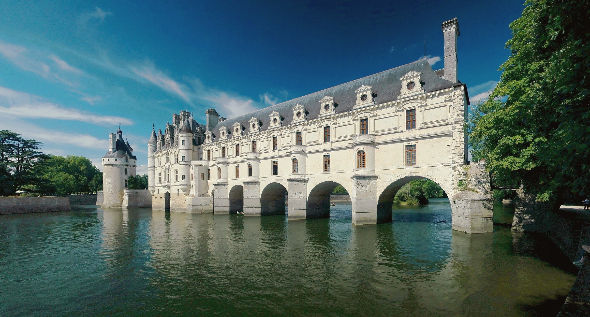 El Castillo sobre el Río