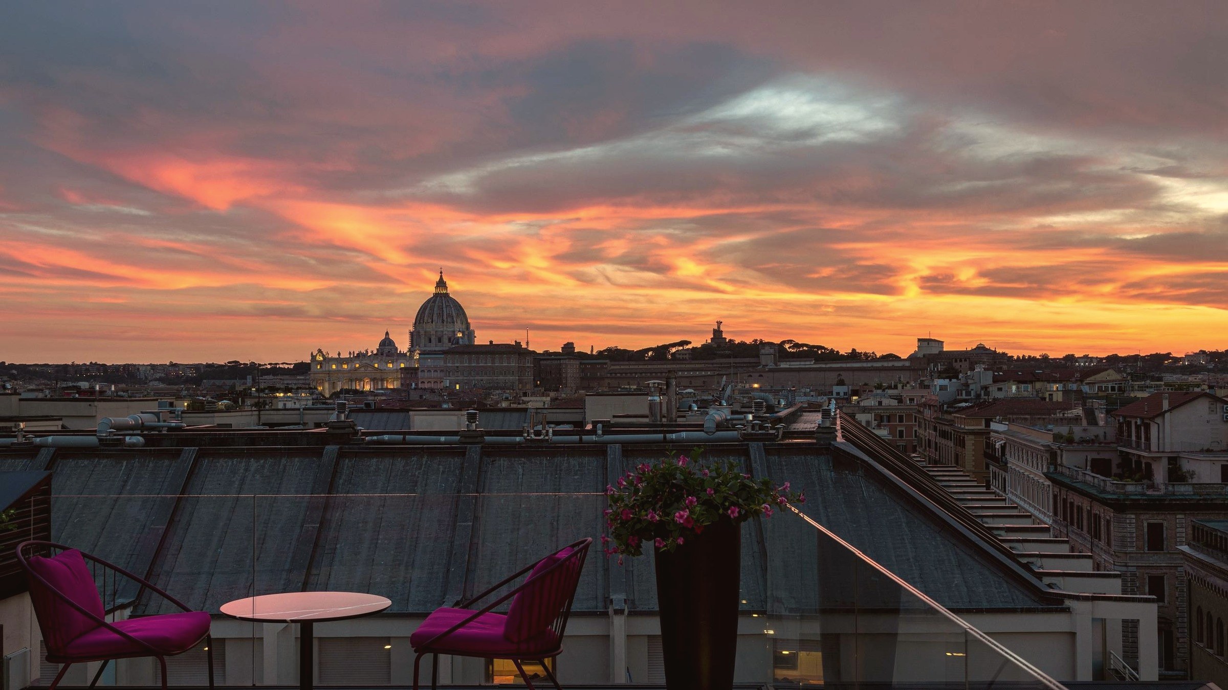 La terraza, con la cúpula de San Pedro al atardecer